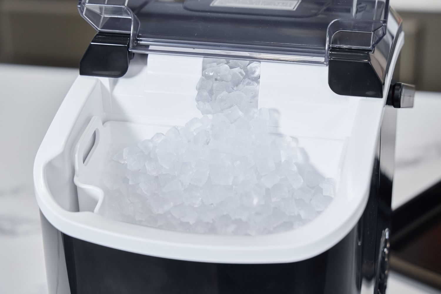 Never Run Out of Ice: The Best Ice Maker for Family Gatherings